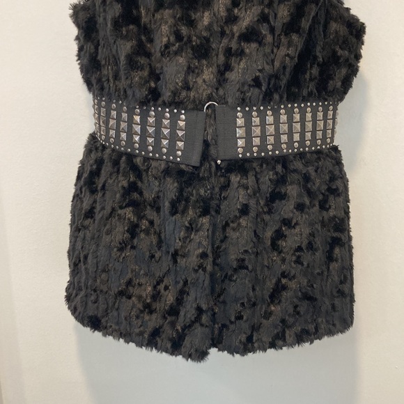 Gianni Bini Black Faux Fur Vest with Silver Stud Waistband Size Medium - Picture 4 of 6